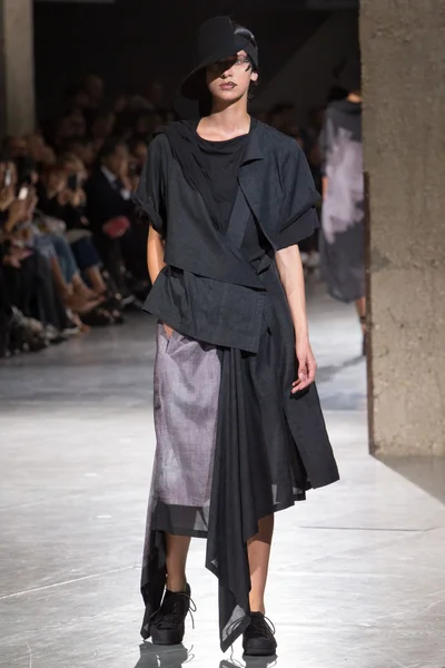 Look 18